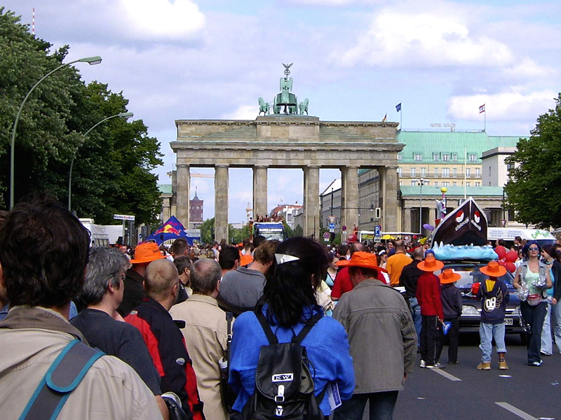 Germany slideshow - Berlin: Parade at  Brandeburger Gate