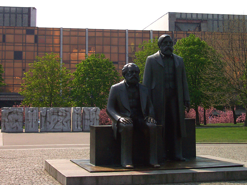 Germany slideshow - Berlin: Statue