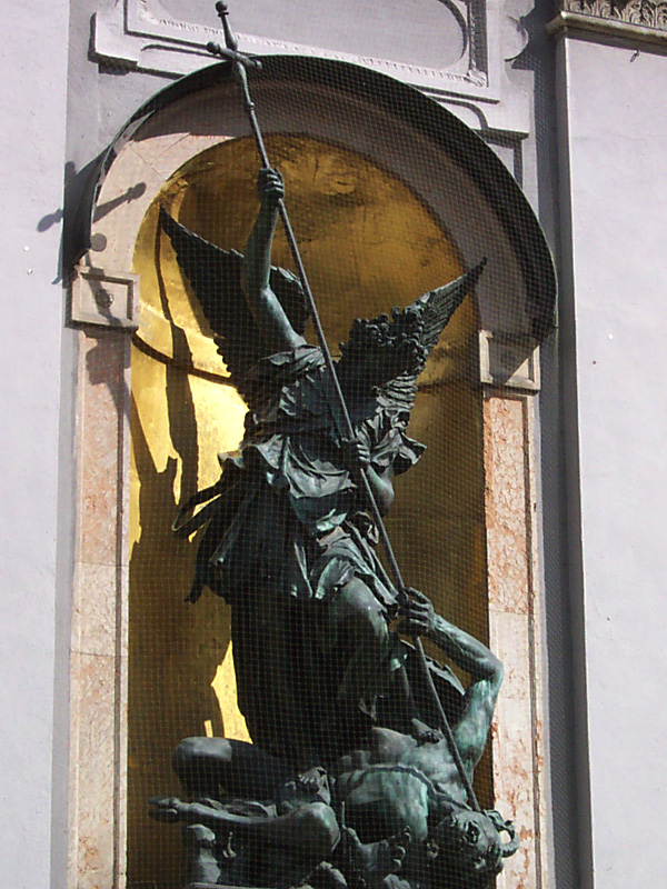 Germany slideshow - Munich: Engel Statue